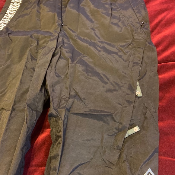 Ski/snowboard pants - size M - brand new - black - Picture 10 of 13